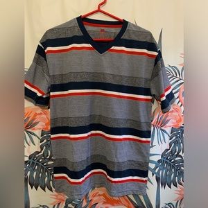 🔥5/$25 Red Rhino Shirt Sz M, v-neck, 

1G